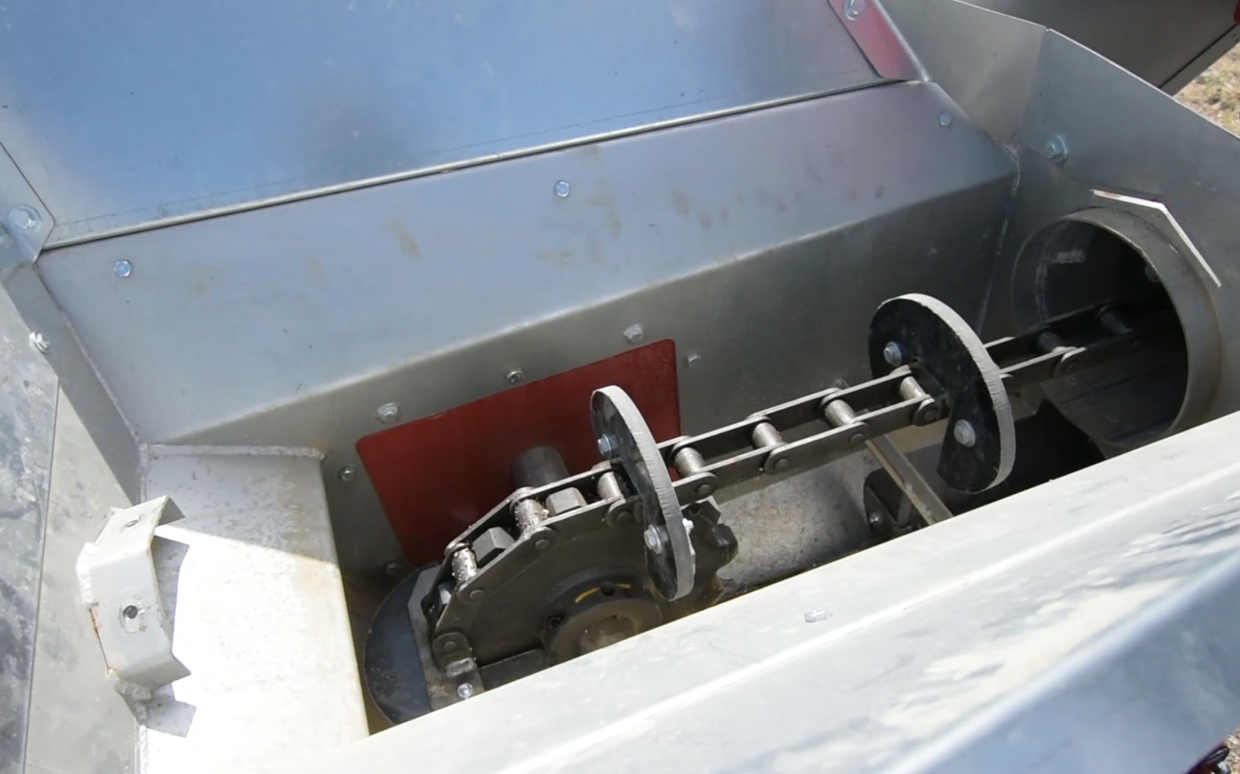 Image of UHMW plastic paddles on the AGI Hutchinson Double Run Chain Conveyor